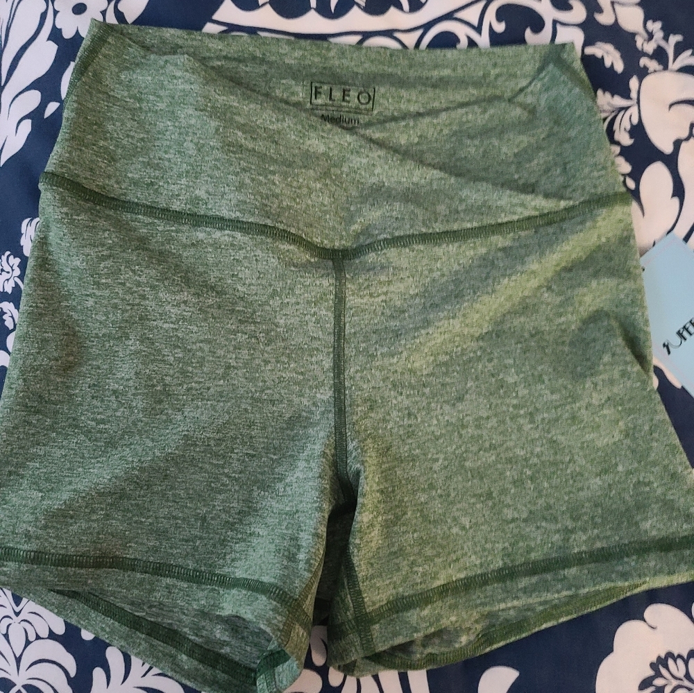 FLEO V Waistband Shorts